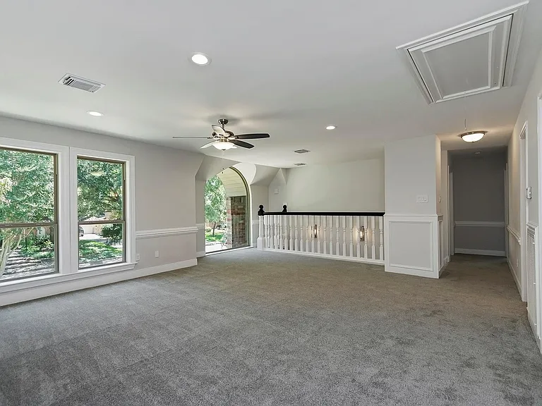 810 Herdsman Dr — Photo 33