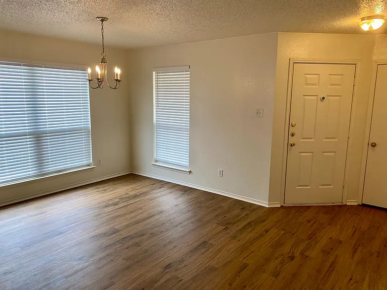 737 Eldorado Dr — Photo 2