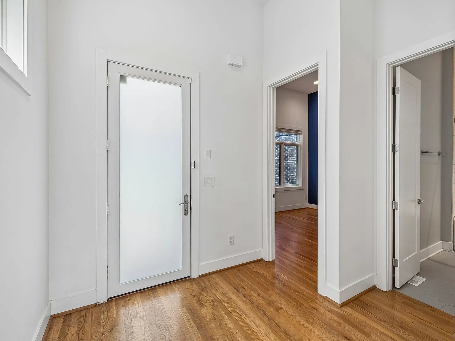 5 bed, 3018 sqft, $6,500 — Photo 3