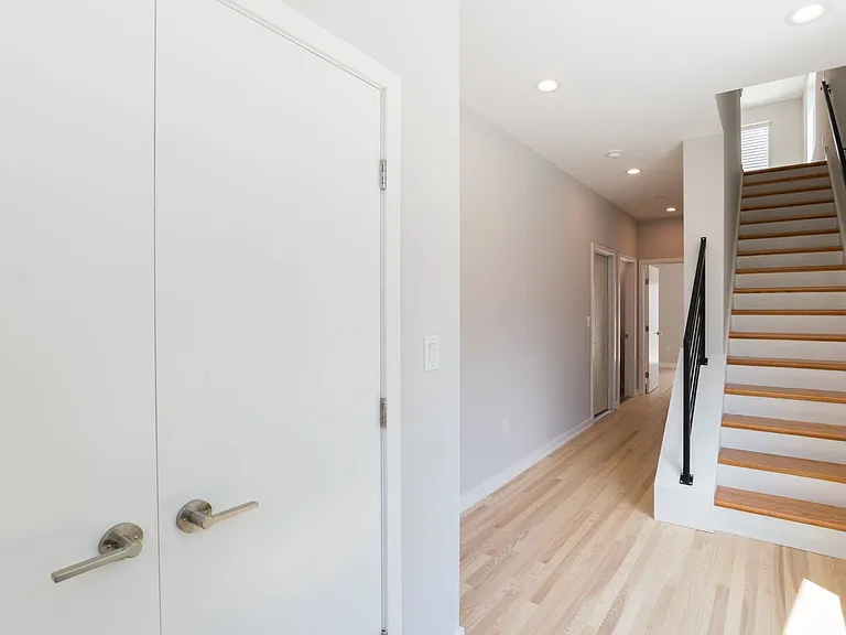 1351 S Myrtlewood St — Photo 9