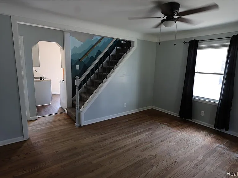 27226 Lawnwood St — Photo 2