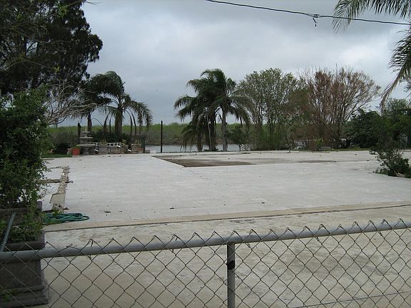 LOOK AT THE SIZE OF THIS PAD