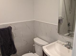 196 Green St APT 3R, Brooklyn, NY 11222