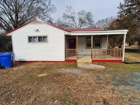 122 Douglas St, Fayetteville, NC 28312
