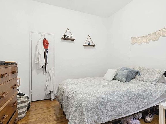 3rd image of 203 W 91st St APT 2D