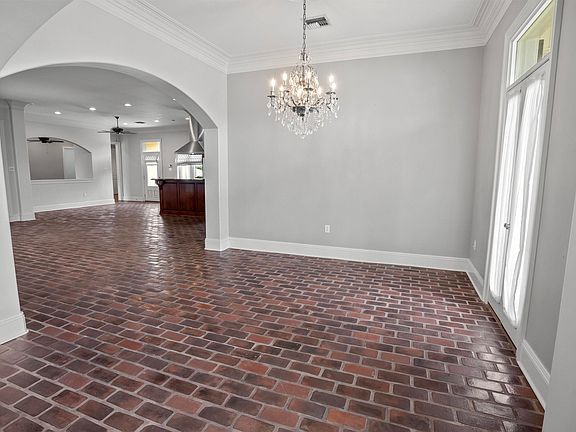 3rd image of 135 Northlake Dr