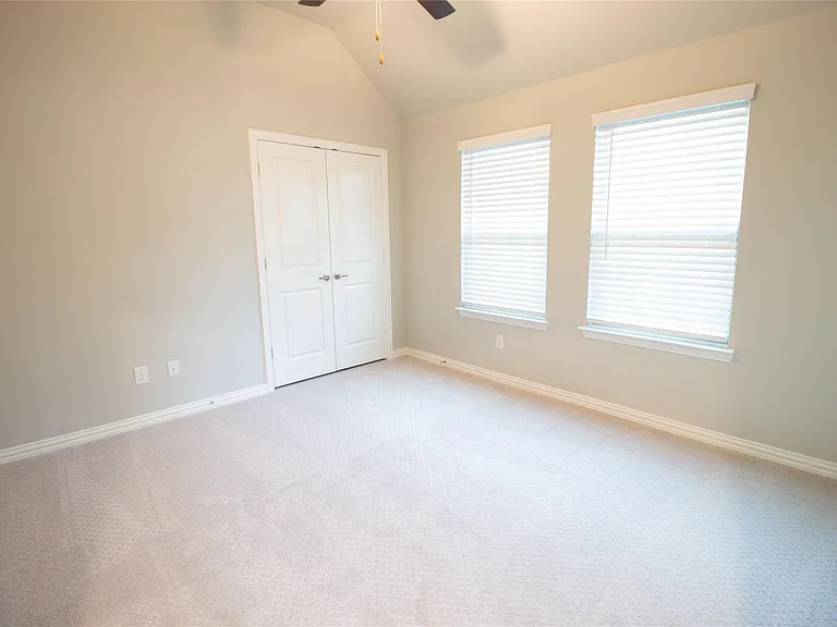7235 Sanctuary Dr — Photo 16