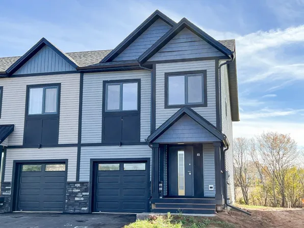 2 Enderis Ln W, Royalty, PE C1E 3L5