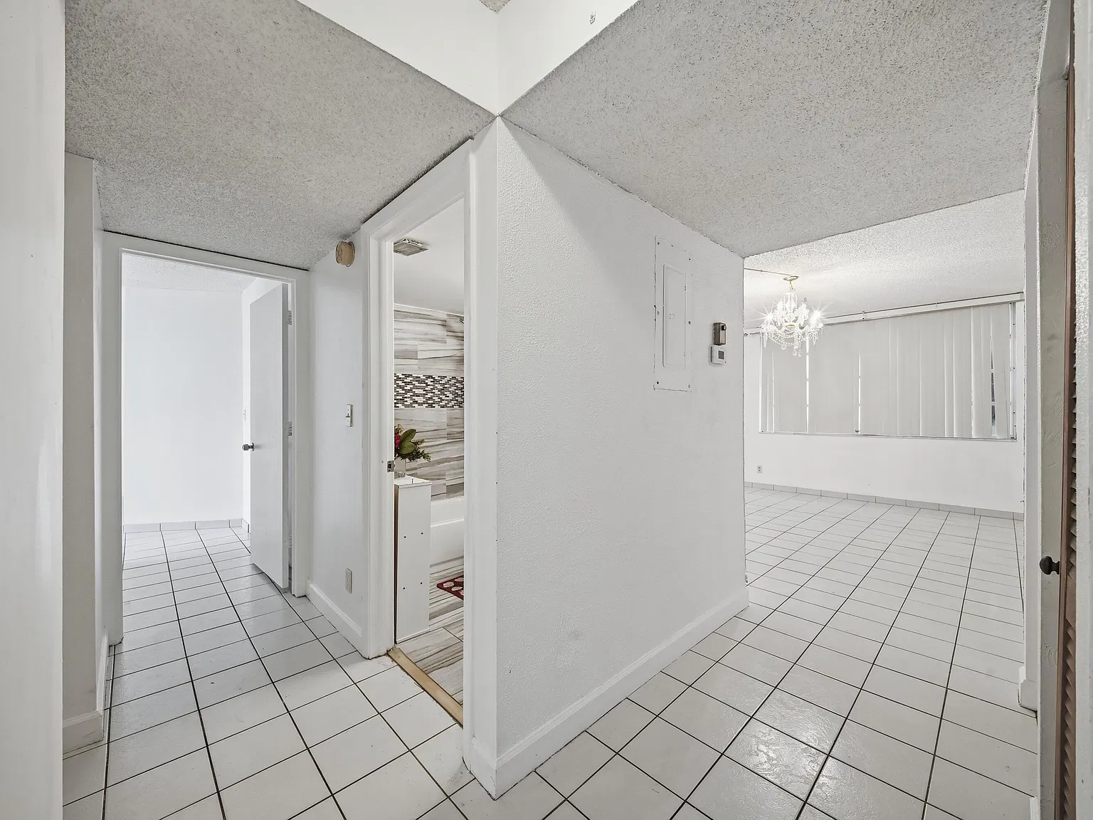 2 bed, 2.0 bath, 1000 sqft, $2,000 — Photo 4