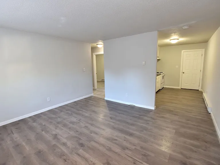 1607 Charter Dr — Photo 2