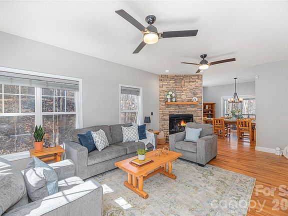 4th image of 650 Dogwood Dr