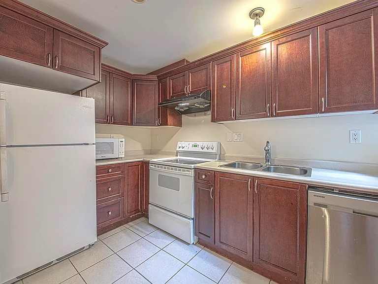 108 Carisbrooke Rd E #L2 — Photo 7