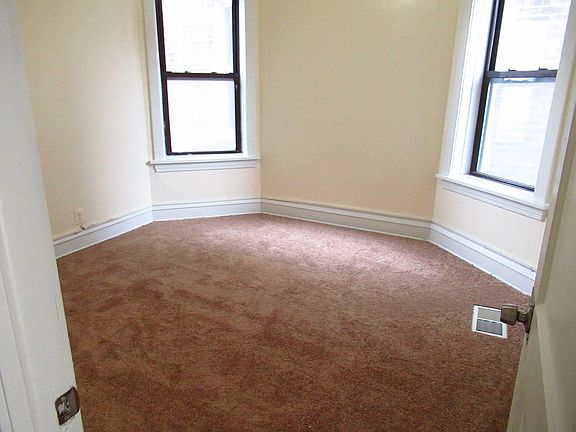 4th image of 5234 W Montrose Ave