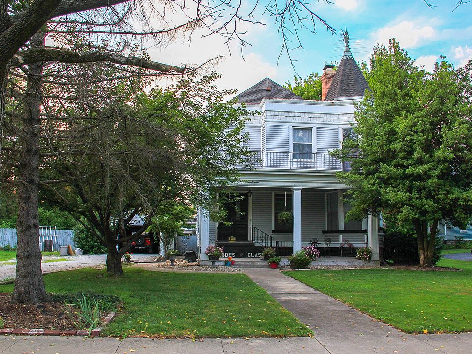 1st image of 418 E Main St