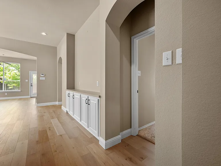 4617 Kingsway Ln — Photo 4