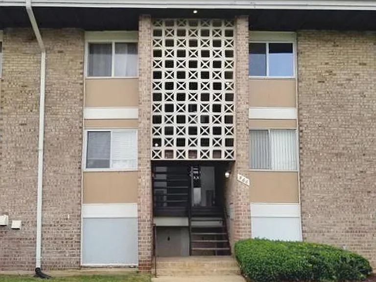 566 Wilson Bridge Dr — Photo 1