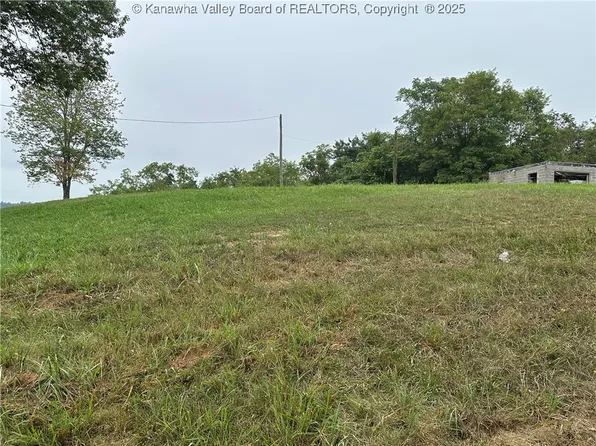 105 Chase Ln, Pt Pleasant, WV 25550