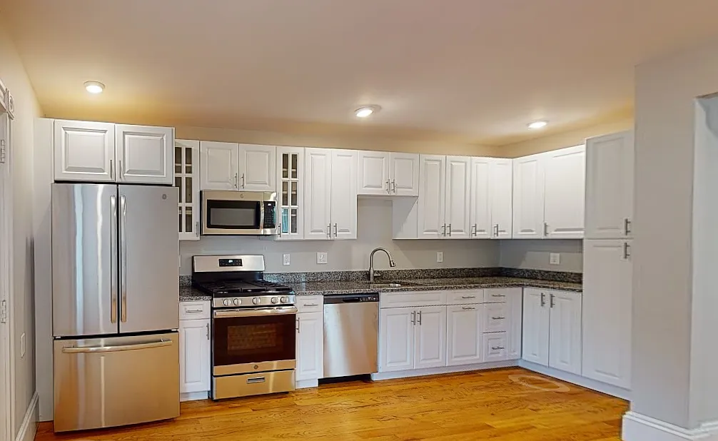 3 bed, 1111 sqft, $5,000 — Photo 1