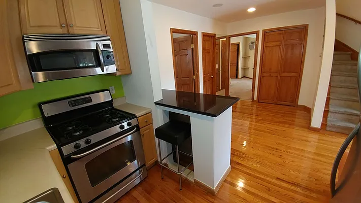 Rented by Metro Garden Realty NYC | media 14