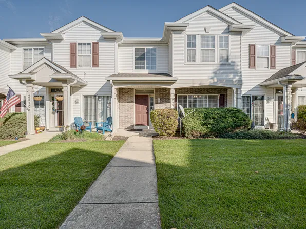 2272 Reflections Dr, Aurora, IL 60502