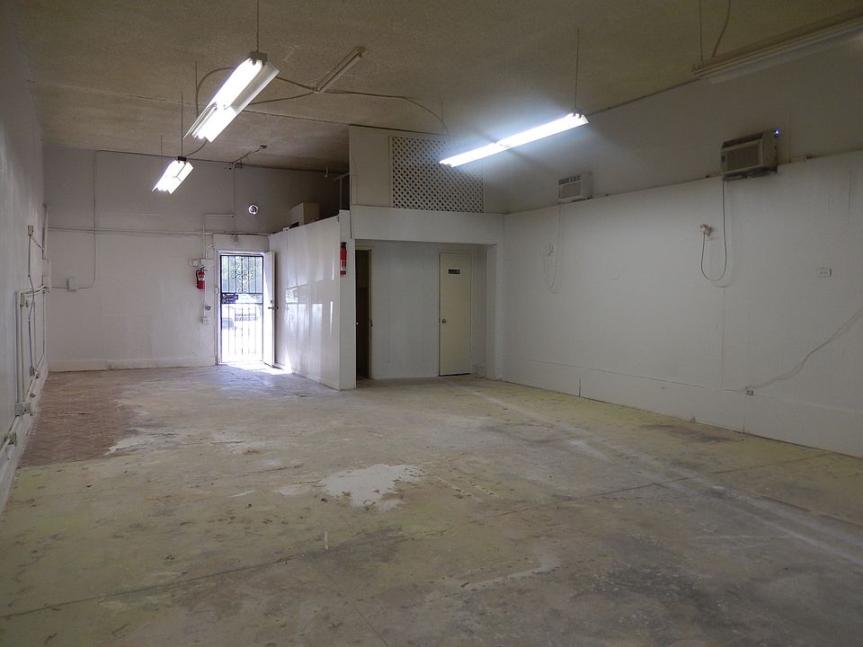 2nd image of 2118 E 1st St