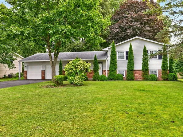 34 Evergreen Dr, Rochester, NY 14624