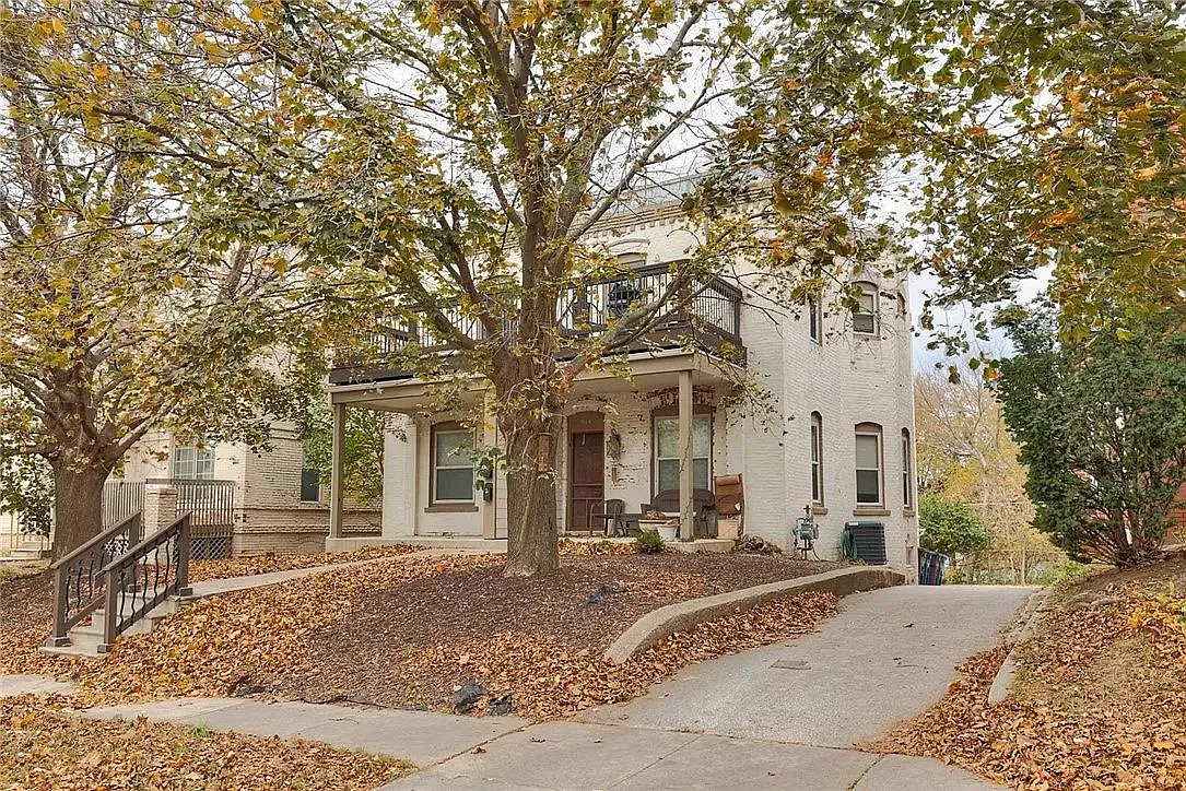 814 Des Moines St — Photo 4