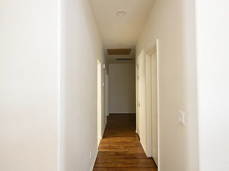 4208 Grandview Dr — Photo 8