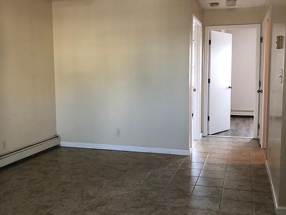 4th image of 535 Vandalia Ave #1