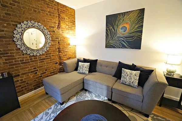 Sold by Anna Pinto Realty | media 4