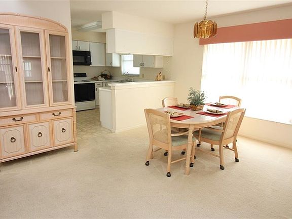 5th image of 526 Eastlake Dr
