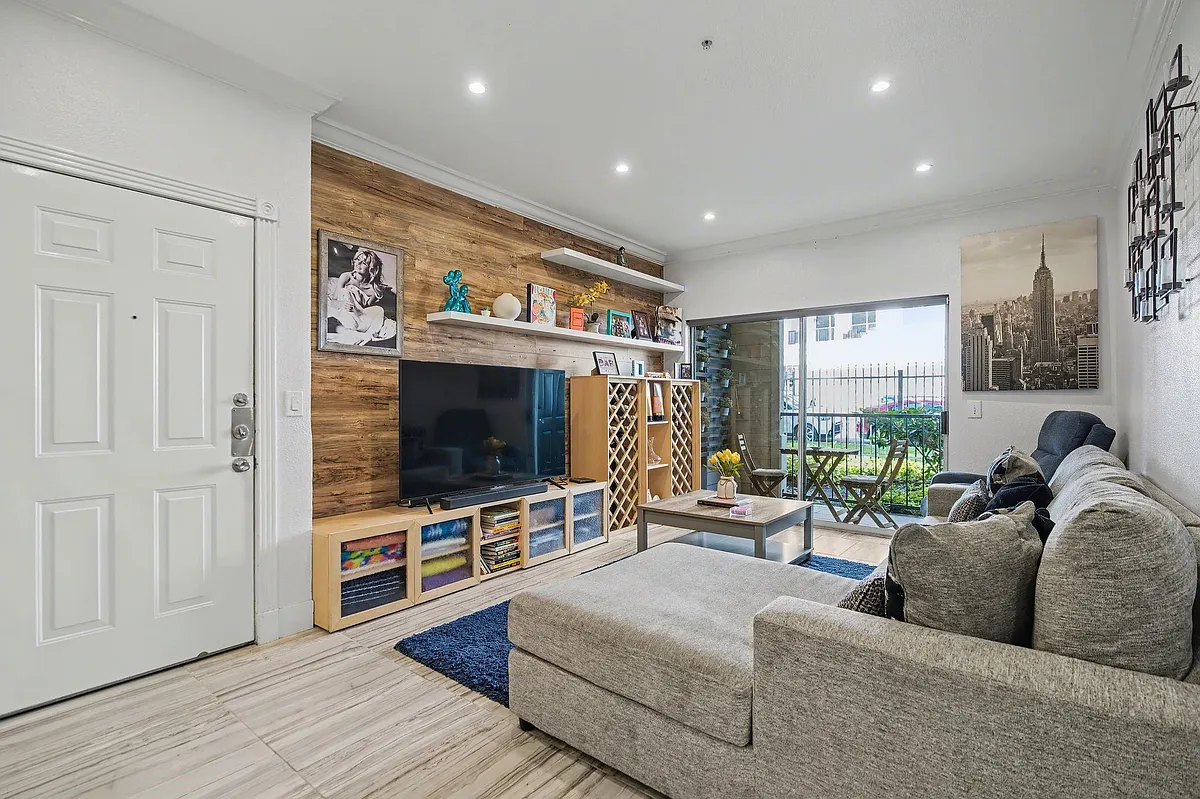 Building Photo - 3231 Allen Pkwy #2104