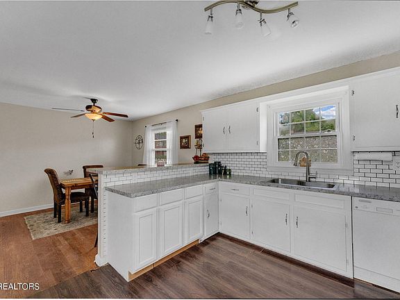 5th image of 905 2nd St