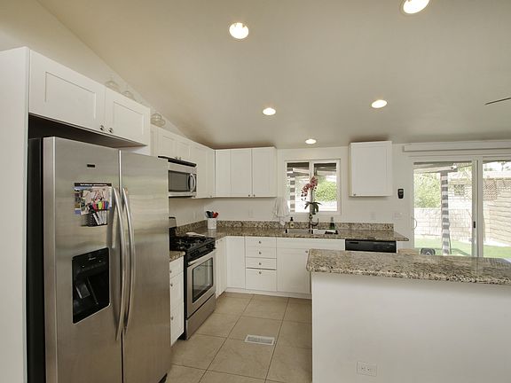 5th image of 77872 Sunnybrook Dr