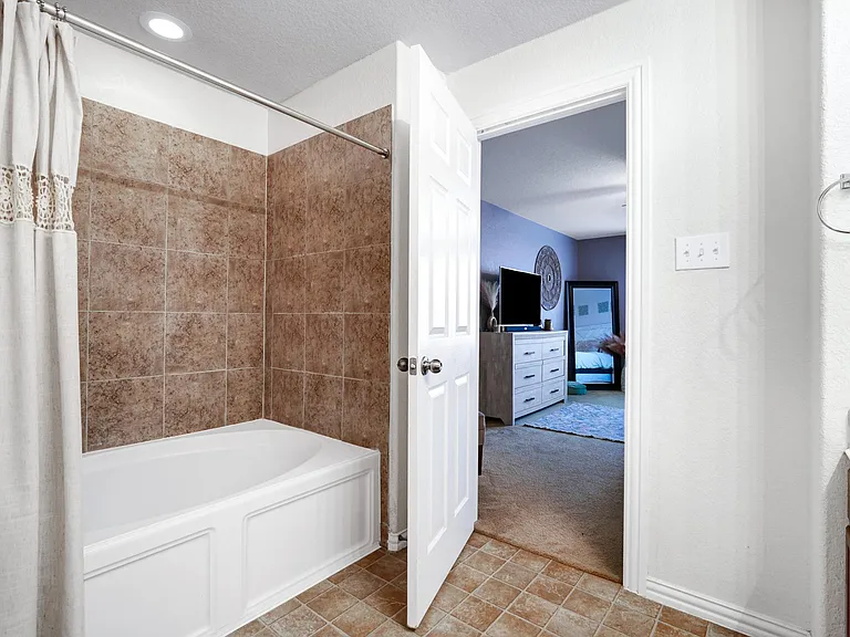 8623 Finlandia Gap — Photo 21