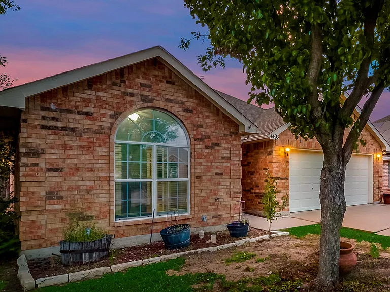 4403 New Meadow Dr — Photo 2