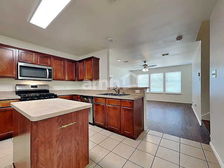 2204 Sumac Dr — Photo 4