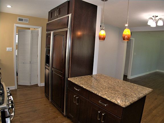 4th image of 1002 N Dryden Ave