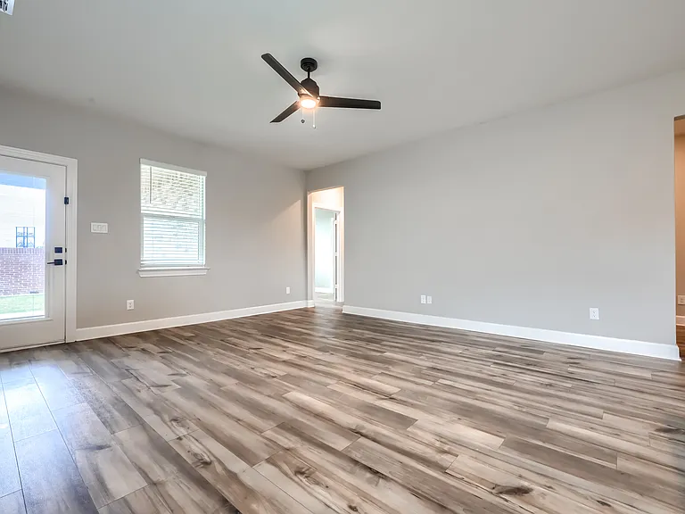 909 Emerson Dr — Photo 19