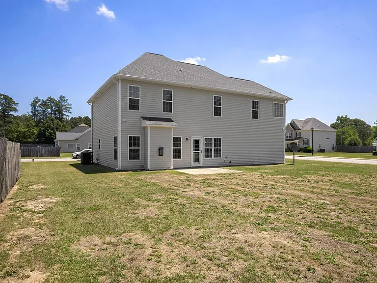 121 Feathers Ln — Photo 22