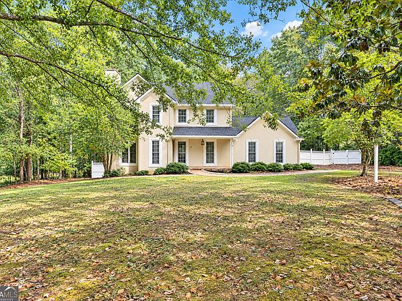 3rd image of 10 Valley Ln