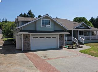 1074 Parkview Dr, Brookings, OR