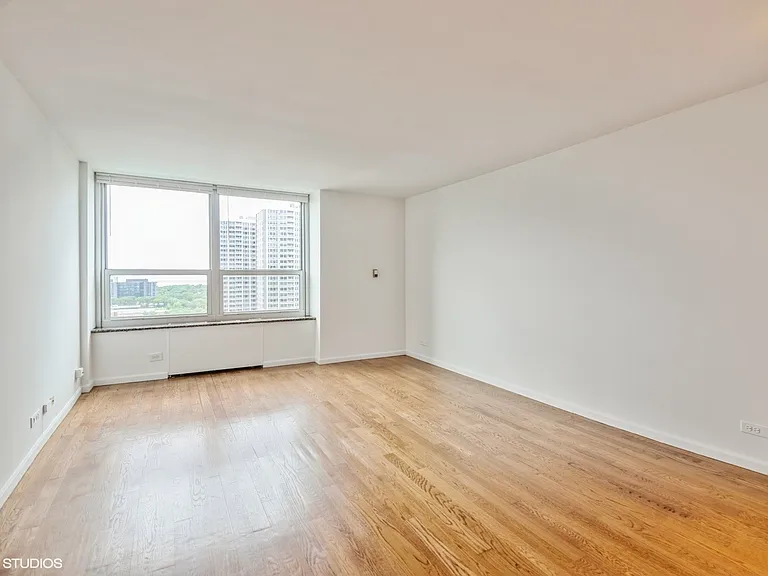 720 W Gordon Ter #18E — Photo 2