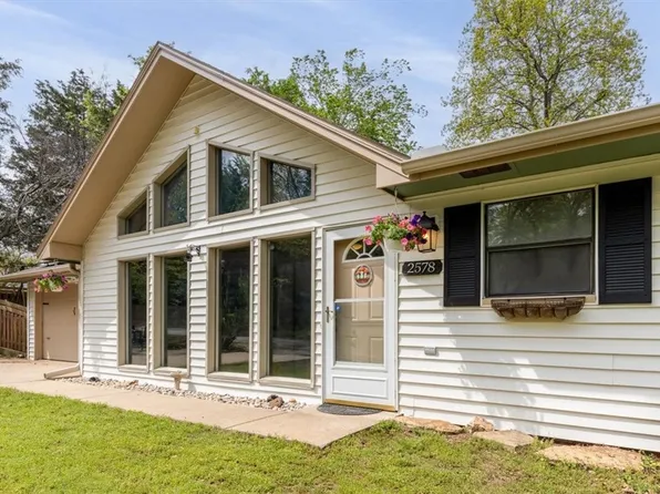 2578 N Warwick Dr, Fayetteville, AR 72703