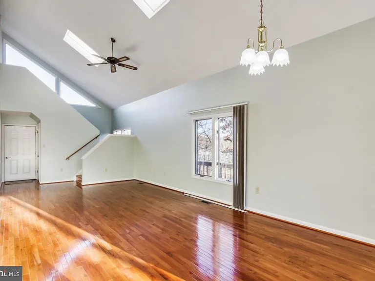 1232 Lakeview Dr — Photo 6