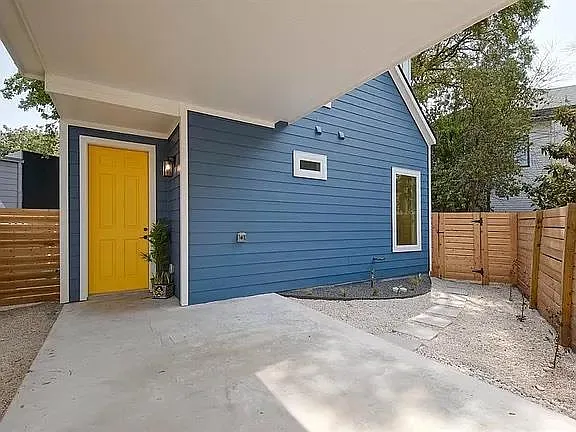920 Cardinal Ln #2 — Photo 2