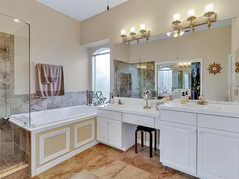 13903 Bluewater Cir — Photo 23