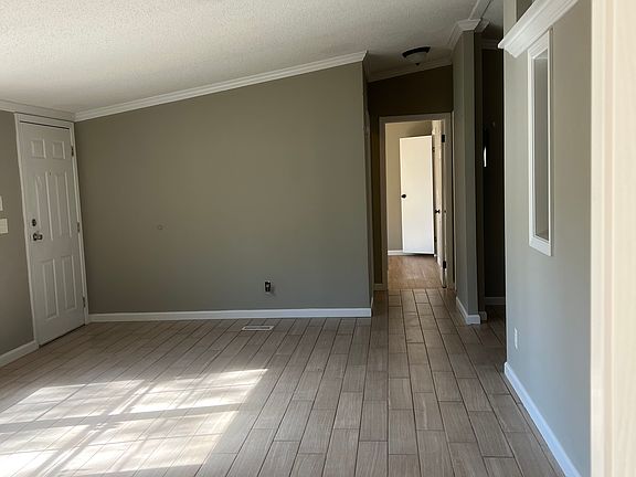3rd image of 104 Heather Acres Dr