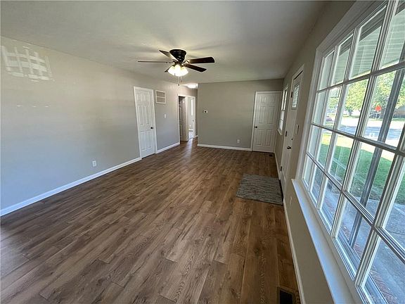 2nd image of 747 Mount Vernon Dr