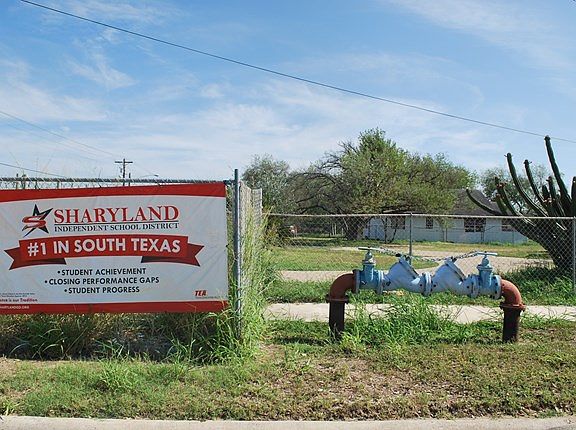 3rd image of 608 N Glasscock Blvd